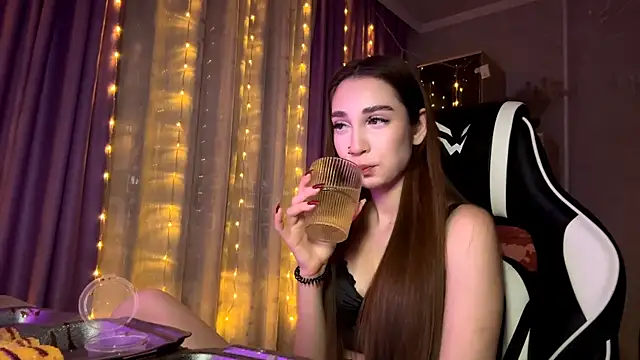 HollyPaw online show from 01.12.26