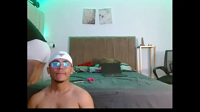 Snapshot of noahurda21 chatting on 11.16.25 noahurda21 online show from 11.16.25