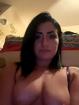 Snapshot of ValayaNoire chatting on 11.19.25 ValayaNoire online show from 11.19.25