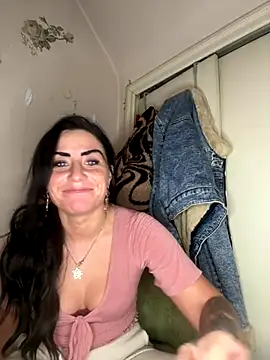 Snapshot of ValayaNoire chatting on 12.14.25 ValayaNoire online show from 12.14.25