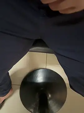 Snapshot of Cubuzinu chatting on 12.22.25 Cubuzinu online show from 12.22.25