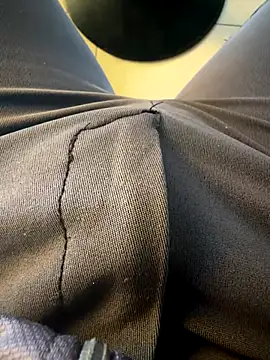 Snapshot of Cubuzinu chatting on 12.23.25 Cubuzinu online show from 12.23.25