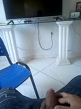 Snapshot of Lupercinio chatting on 11.17.25 Lupercinio online show from 11.17.25