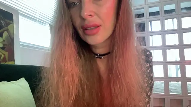 Snapshot of sour_sugar chatting on 11.17.25 sour sugar online show from 11.17.25