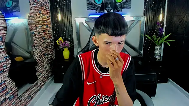 Arthur Loui online show from 11.08.25