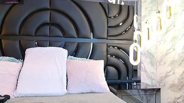 Snapshot of BunnySexyy18 chatting on 11.21.25 BunnySexyy18 online show from 11.21.25