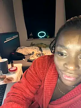 Snapshot of HotKaylaa chatting on 11.25.25 HotKaylaa online show from 11.25.25