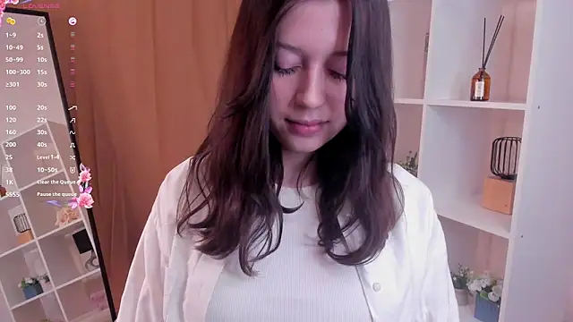 ColetteNeary online show from 12.04.25