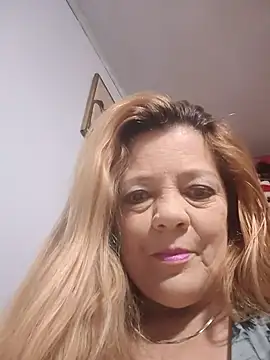 karlaanqui1 online show from 12.17.25