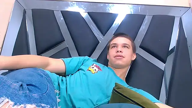 Liam York  online show from 12.03.25