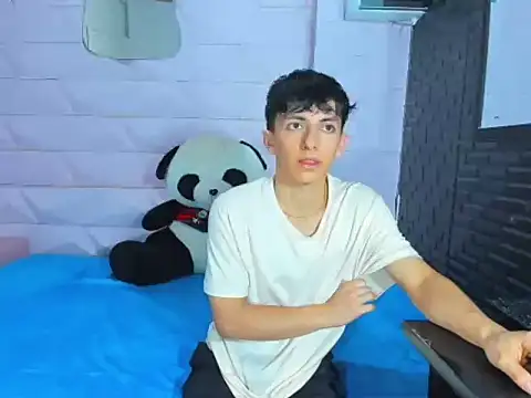 ElanGiraldo online show from 11.25.25