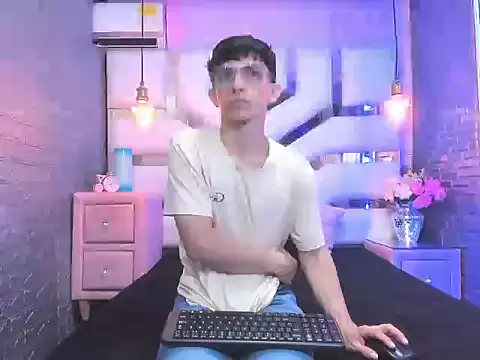 ElanGiraldo online show from 04.12.26