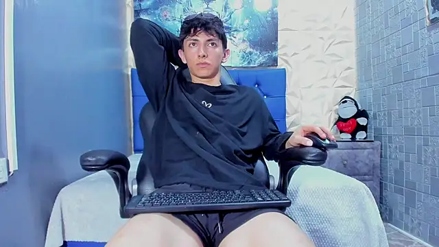 ElanGiraldo online show from 05.12.26