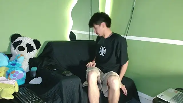 Snapshot of Kurt_williams1 chatting on 11.25.25 Kurt williams1 online show from 11.25.25