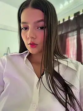 EmmiiGlow online show from 04.14.26