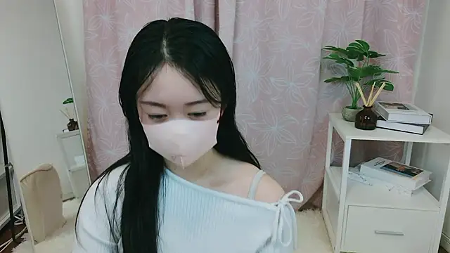 Snapshot of Yuina_ch_ chatting on 11.24.25 Yuina ch online show from 11.24.25