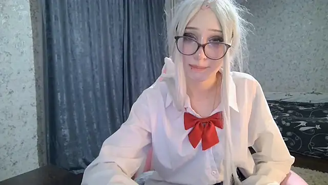 Snapshot of cupcakevice chatting on 11.25.25 cupcakevice online show from 11.25.25