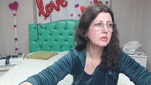 Snapshot of RoseHille chatting on 04.28.26 RoseHille online show from 04.28.26