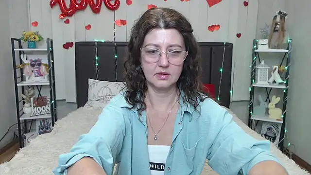 Snapshot of RoseHille chatting on 05.24.26 RoseHille online show from 05.24.26