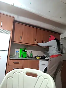 kyliecastell online show from 12.02.25