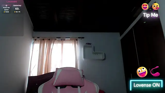 Snapshot of chloe_cherry_ chatting on 11.15.25 chloe cherry online show from 11.15.25