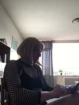 Snapshot of simone_xdressing chatting on 01.26.25 simone xdressing online show from 01.26.25