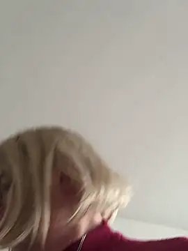 Snapshot of simone_xdressing chatting on 02.10.25 simone xdressing online show from 02.10.25