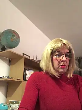 Snapshot of simone_xdressing chatting on 10.26.25 simone xdressing online show from 10.26.25