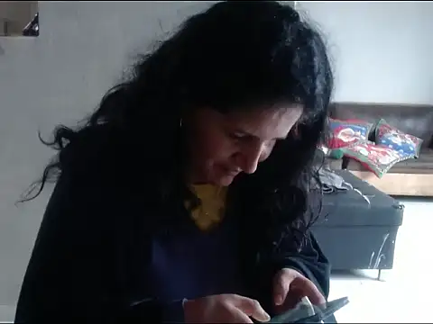 Snapshot of Sra_Angelina chatting on 12.05.25 Sra Angelina online show from 12.05.25