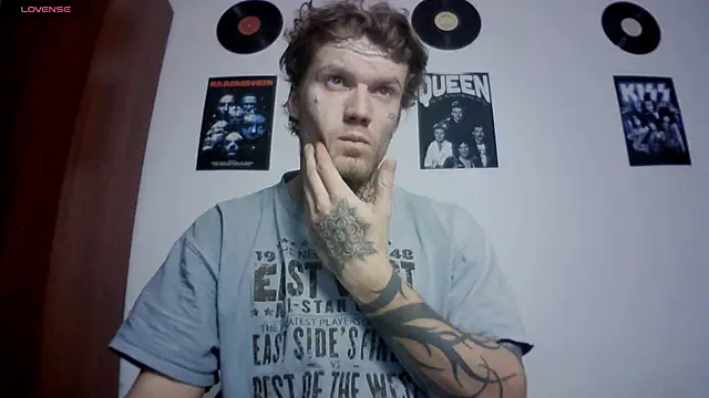 Snapshot of Huntall77 chatting on 11.27.25 Huntall77 online show from 11.27.25