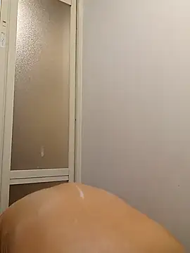 Snapshot of yu-yu28 chatting on 11.18.25 yu-yu28 online show from 11.18.25