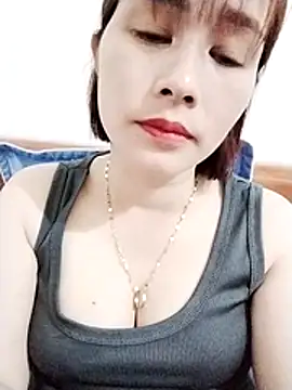 Swan-white123 online show from 12.17.25