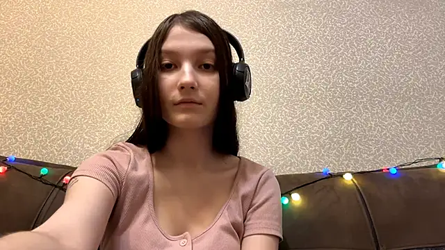 AurorAurora online show from 12.16.25