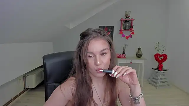 LouannaHart online show from 02.13.26