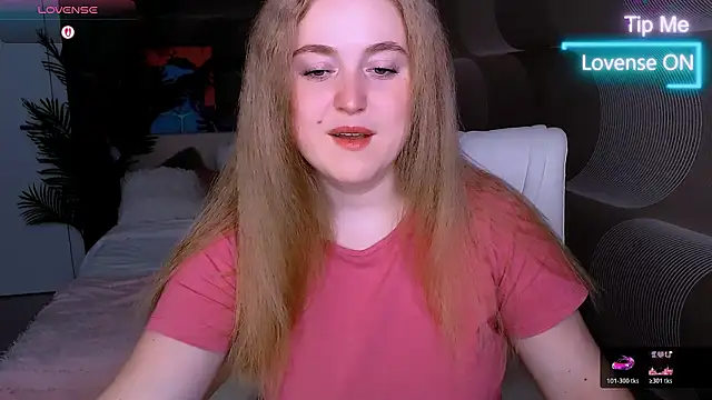 Snapshot of Kate_Moan chatting on 11.23.25 Kate Moan online show from 11.23.25