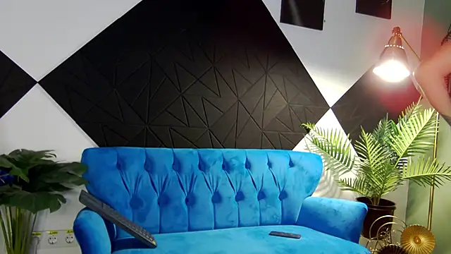 EvvaLovvia online show from 11.13.25