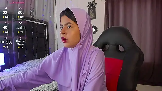 NaylaAbadi online show from 11.18.25