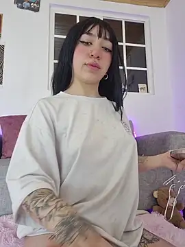 Snapshot of dirty_diiana chatting on 11.20.25 dirty diiana online show from 11.20.25