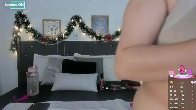 Sara puertaa  online show from 12.04.25