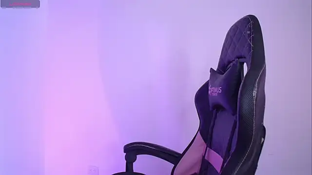 Snapshot of Millie_bobby chatting on 02.25.26 Millie bobby online show from 02.25.26