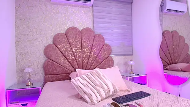 mia fontana  online show from 11.20.25