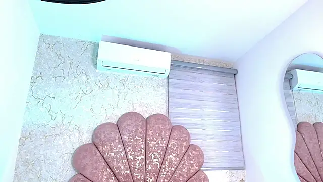 mia fontana  online show from 11.21.25