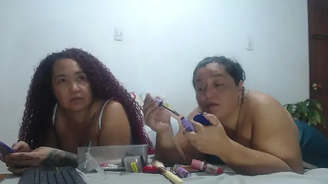 Snapshot of bigMaturevibes chatting on 11.20.25 bigMaturevibes online show from 11.20.25