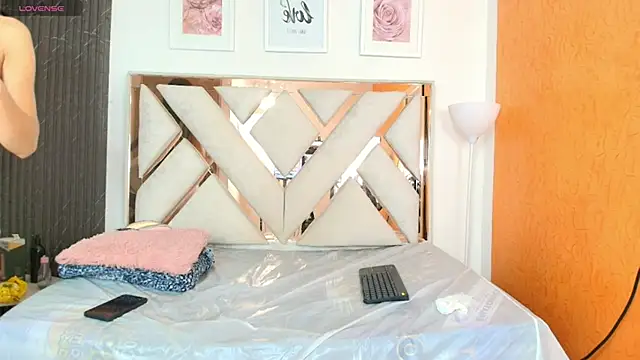 Antonella And Thiago online show from 12.20.25