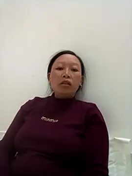 girl-hot2x online show from 11.19.25