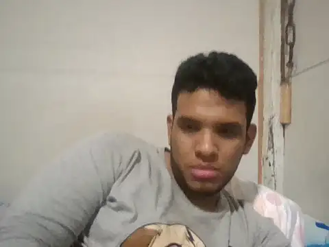 Snapshot of josecamsex27 chatting on 12.15.25 josecamsex27 online show from 12.15.25