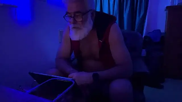 Snapshot of LeatherSdaddy chatting on 04.11.26 LeatherSdaddy online show from 04.11.26