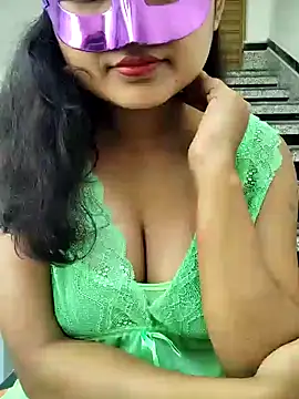 Snapshot of Hot-ruma chatting on 11.16.25 Hot-ruma online show from 11.16.25