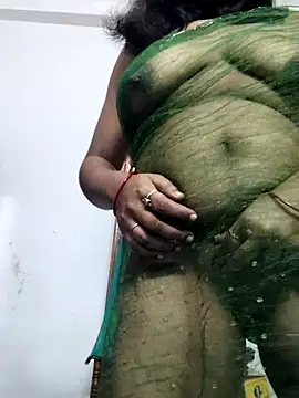 Snapshot of Hot-ruma chatting on 11.18.25 Hot-ruma online show from 11.18.25