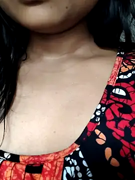 Snapshot of Hot-ruma chatting on 11.24.25 Hot-ruma online show from 11.24.25